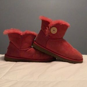 Women’s UGGs mini Bailey Button